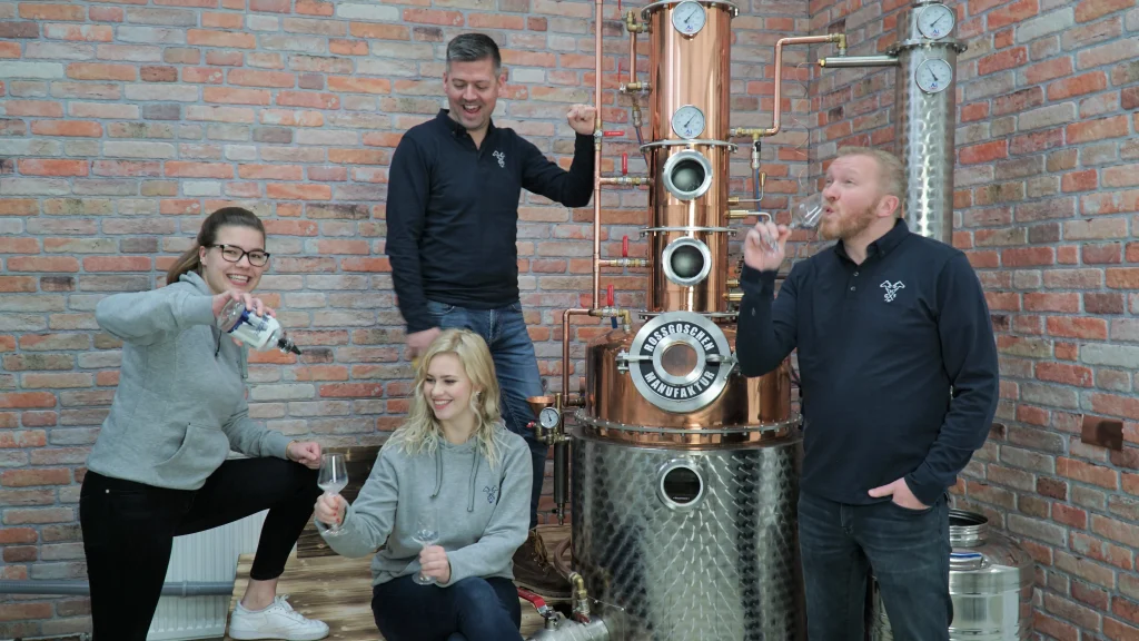 Das Team der Rossgoschen Spirituosen Manufaktur